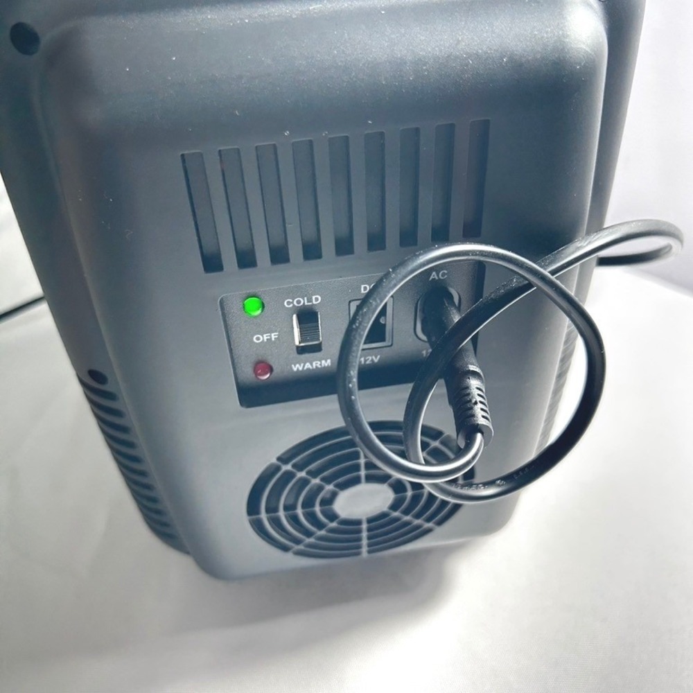 Cooluli Classic Black 4 Liter Compact Cooler Warmer Mini Fridge/Cables (No Tray) - Picture 3 of 5